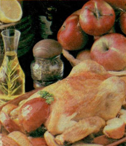 Курица, фаршированная яблоками